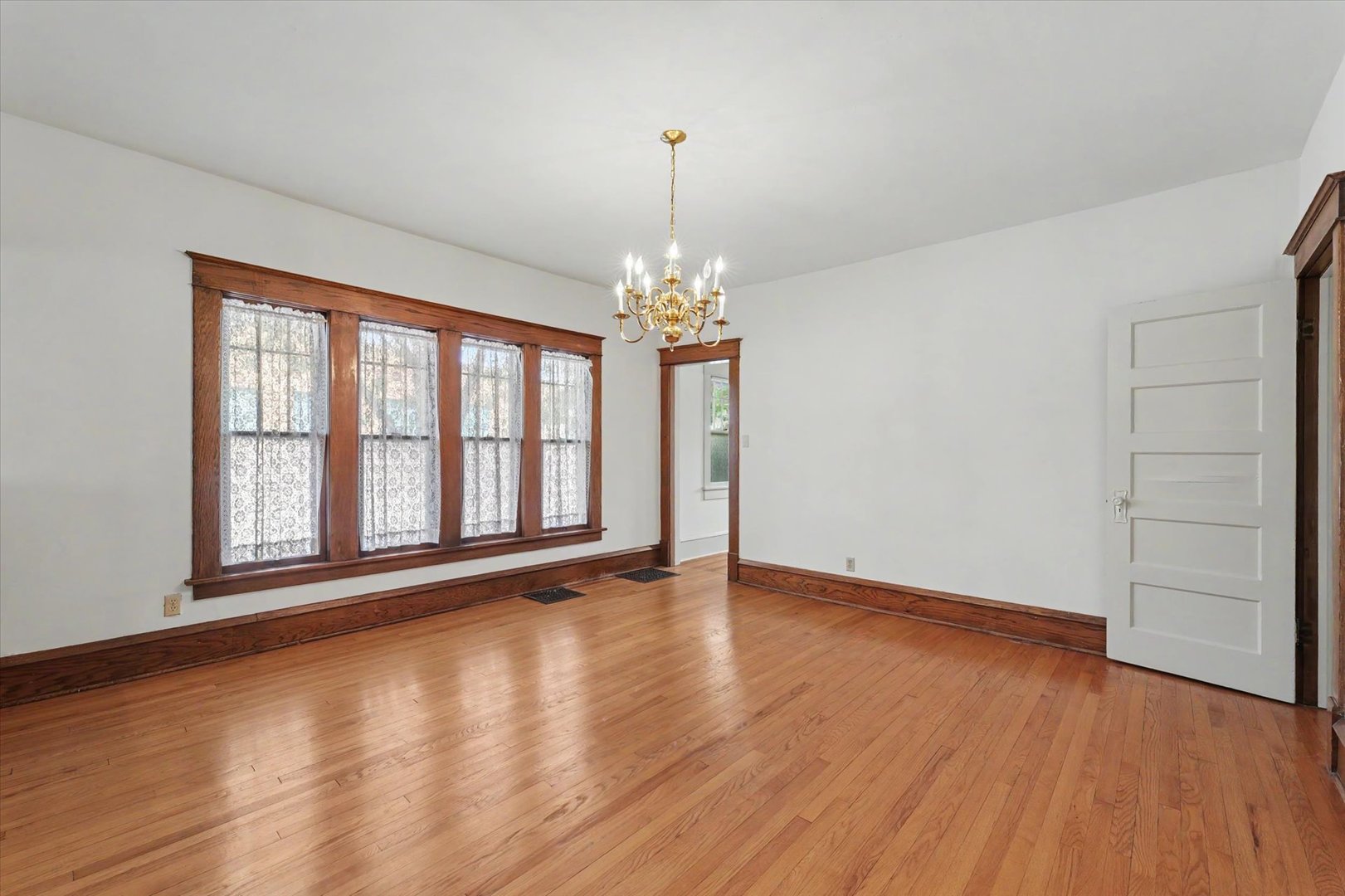 202 E Washington Street Property Photo 13