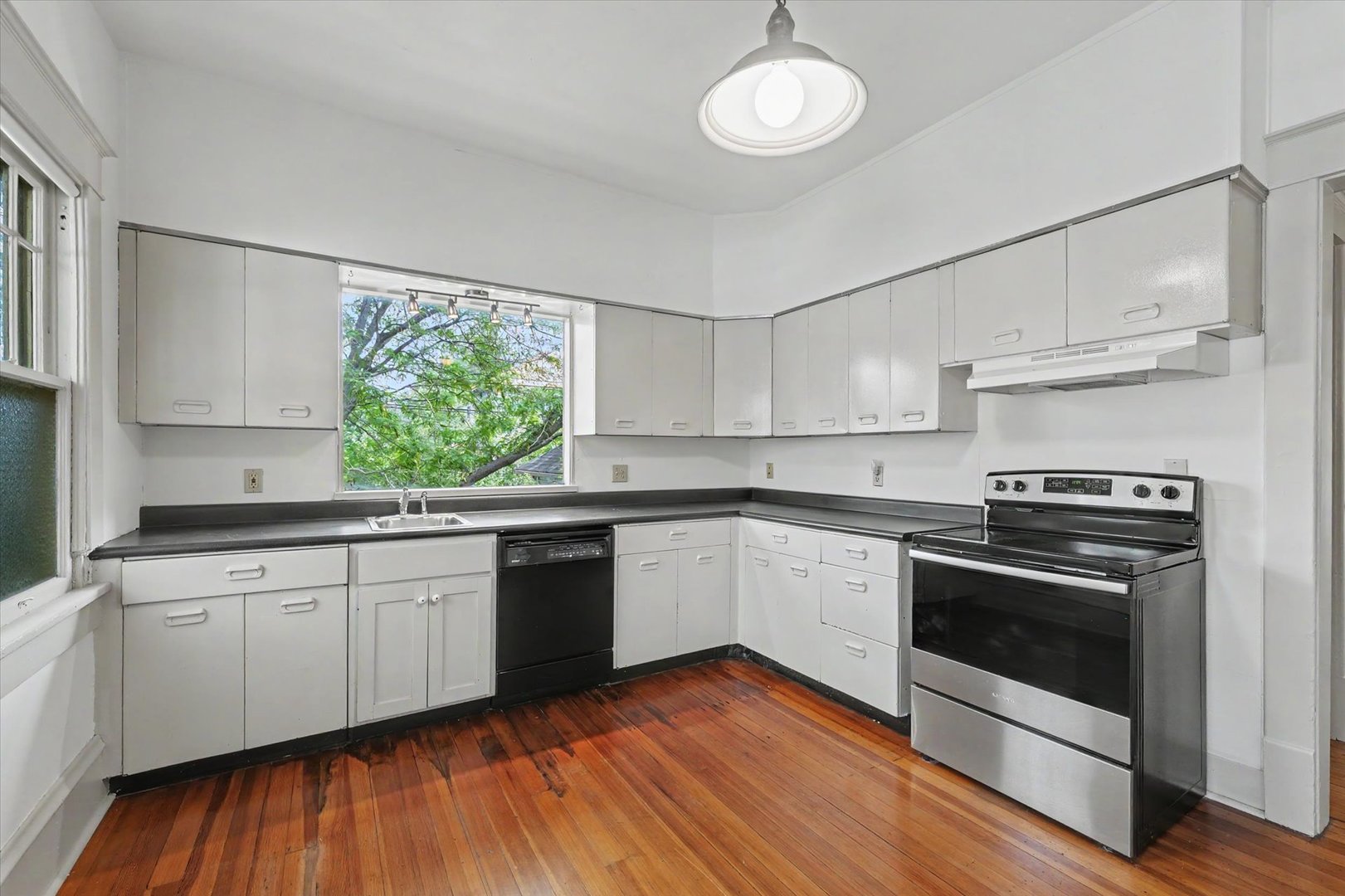 202 E Washington Street Property Photo 14