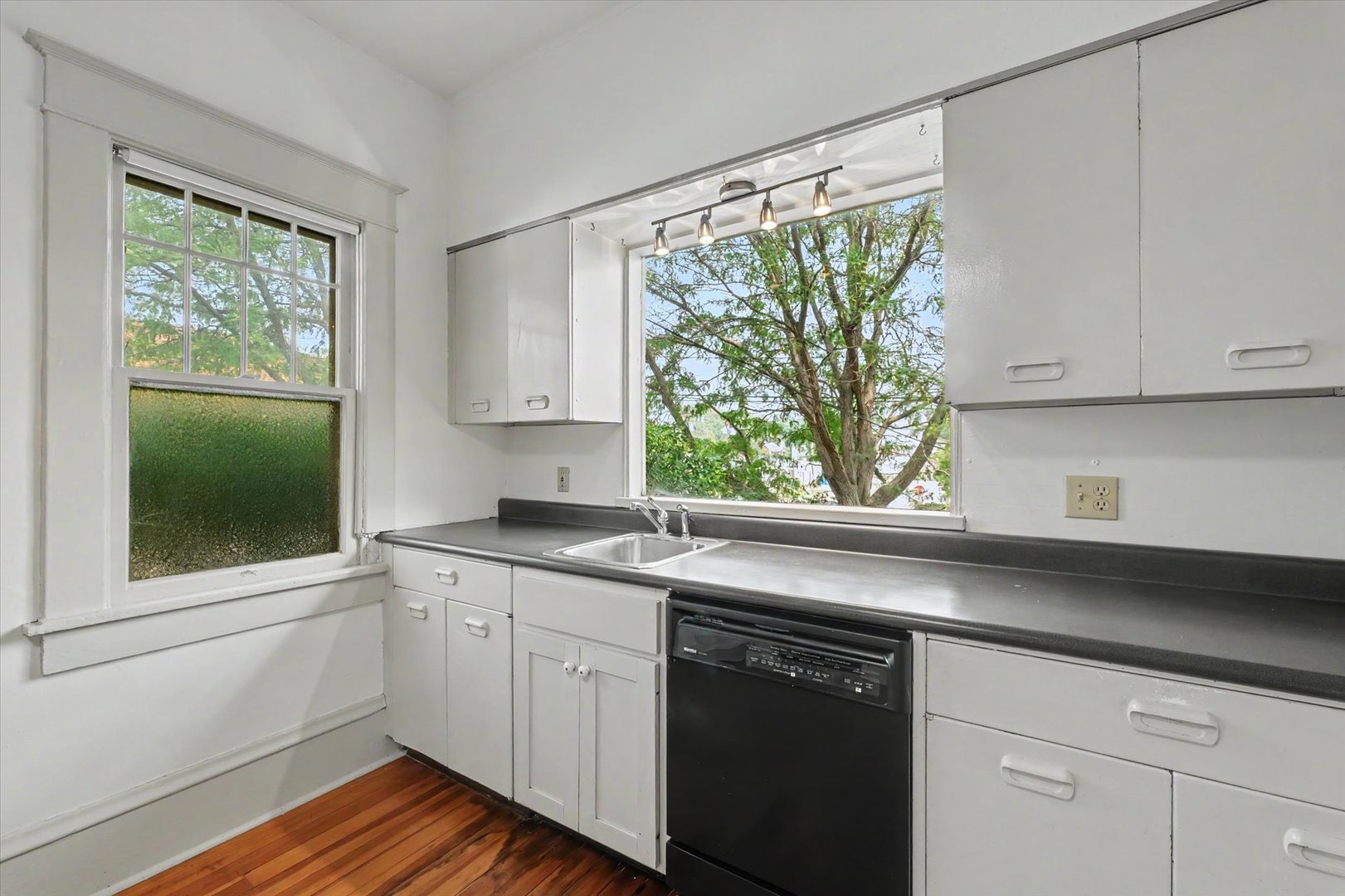202 E Washington Street Property Photo 15