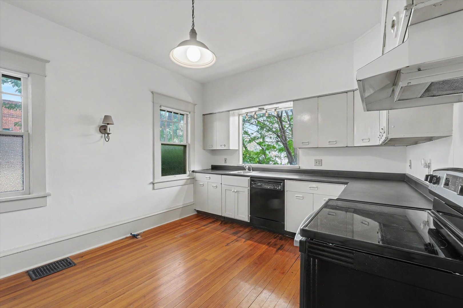 202 E Washington Street Property Photo 21