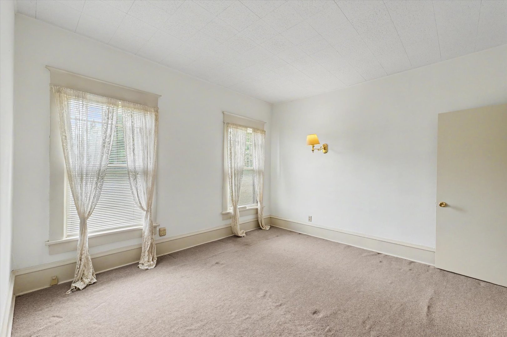 202 E Washington Street Property Photo 23