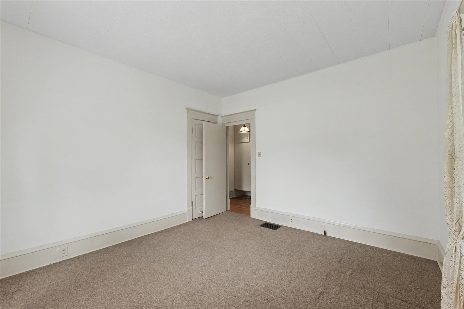 202 E Washington Street Property Photo 26