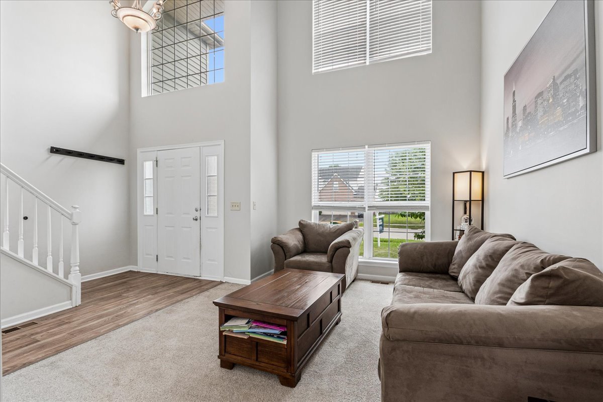 1811 Prairie Ridge Drive Property Photo 4