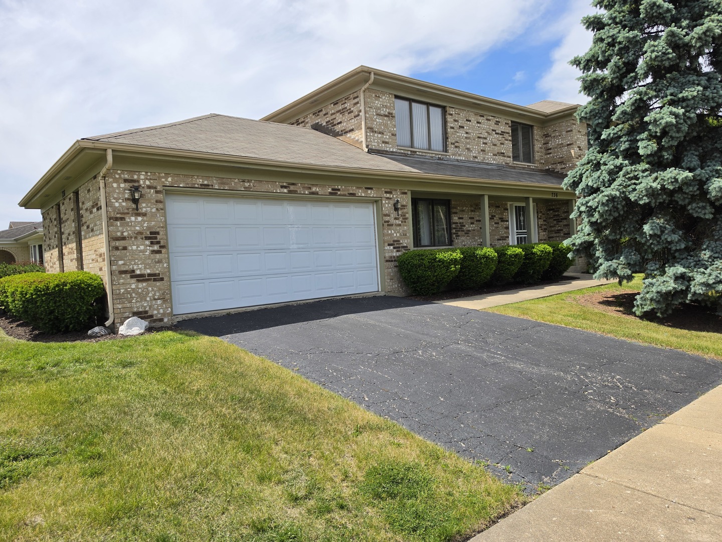 736 Yorkshire Lane Property Photo 1
