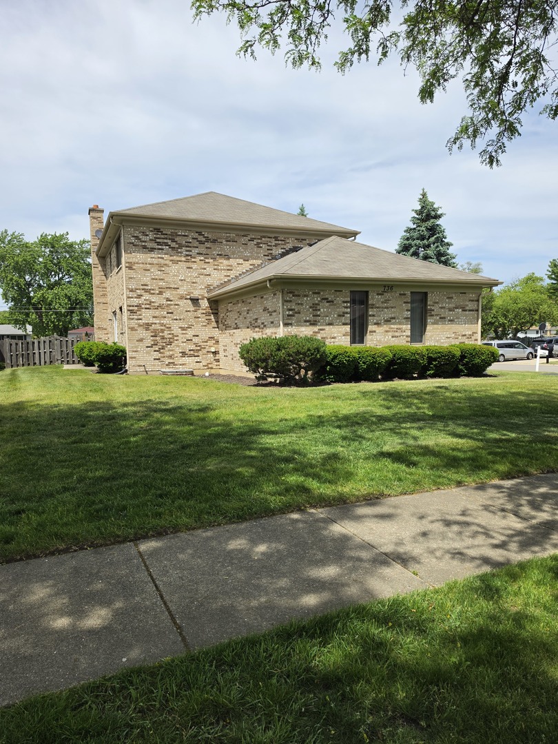 736 Yorkshire Lane Property Photo 2