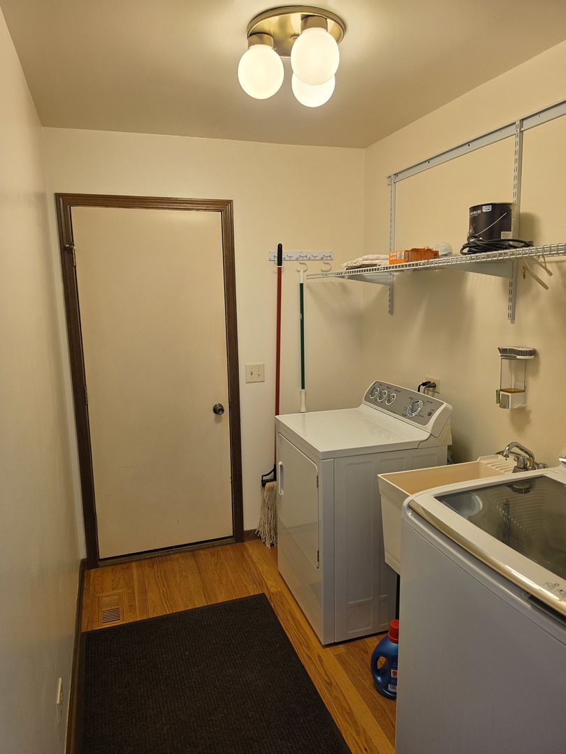 736 Yorkshire Lane Property Photo 7