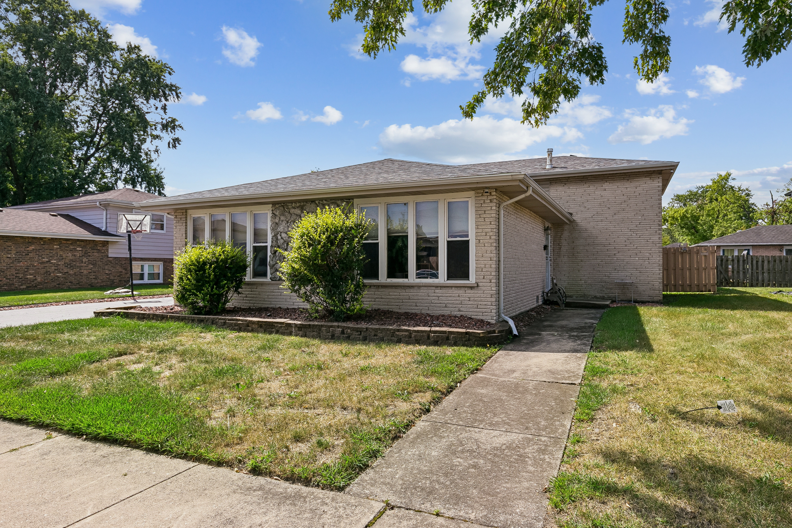 238 S Walnut Street Property Photo 3