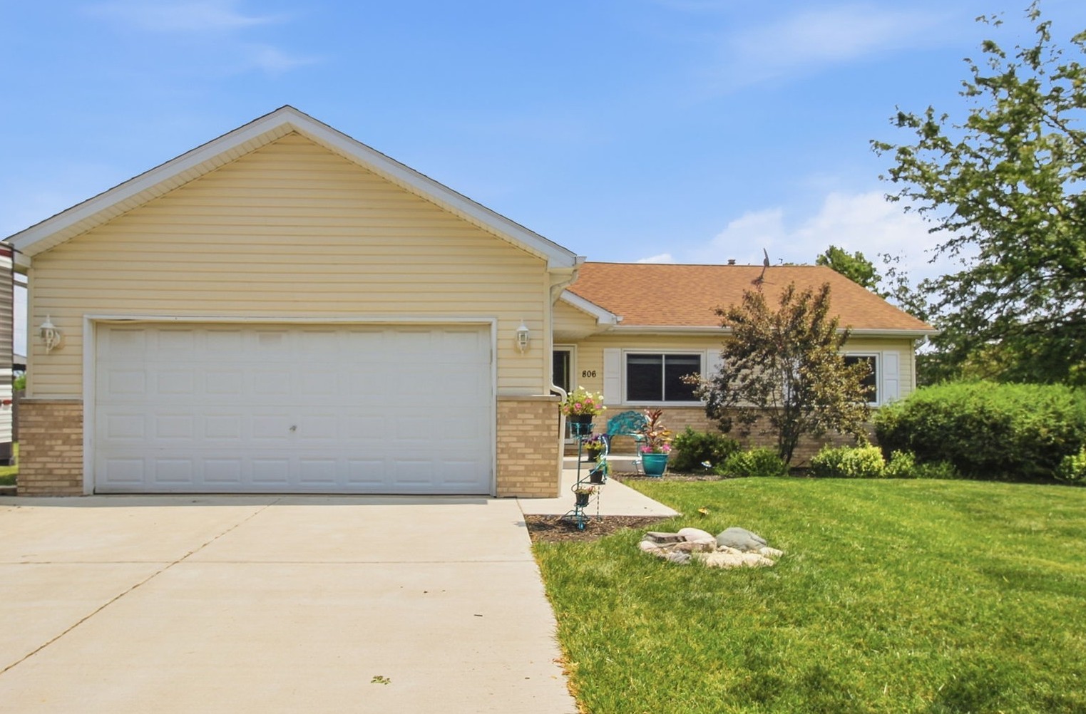 806 Edgerton Drive Property Photo 1