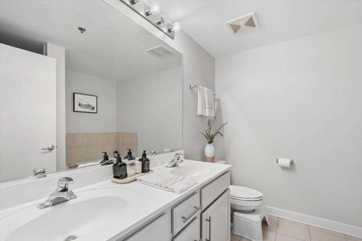 5 E 14th Place 1705 Property Photo 10