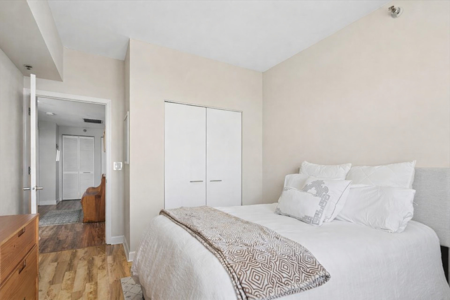 5 E 14th Place 1705 Property Photo 13