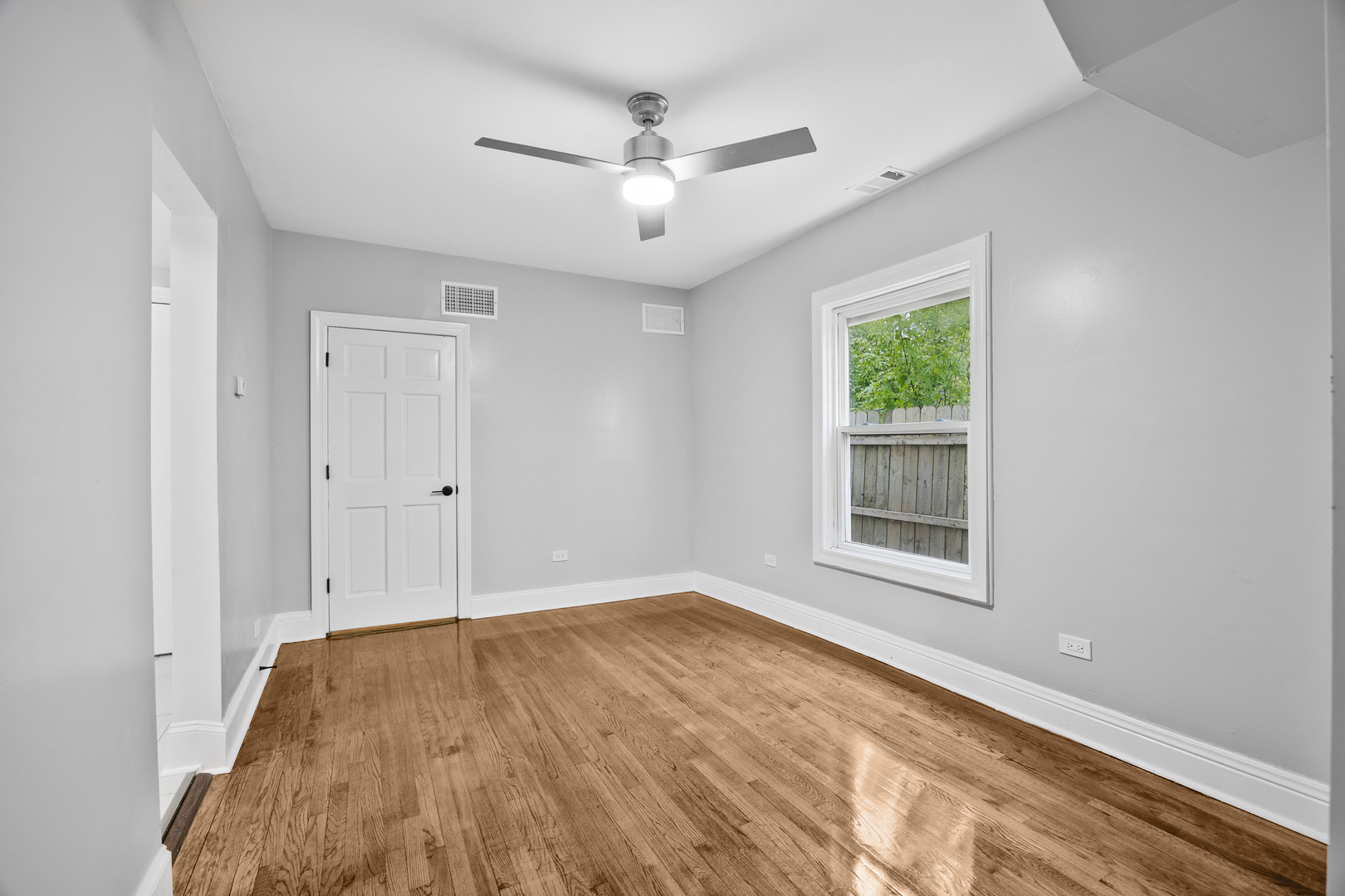 1429 East End Avenue Property Photo 5