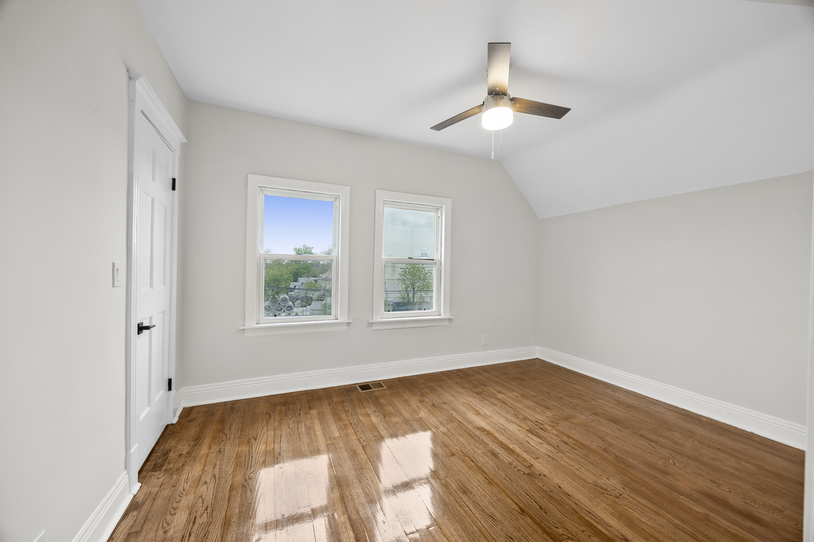 1429 East End Avenue Property Photo 10