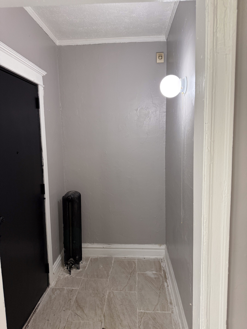 7621 S Saint Lawrence Avenue Property Photo 2