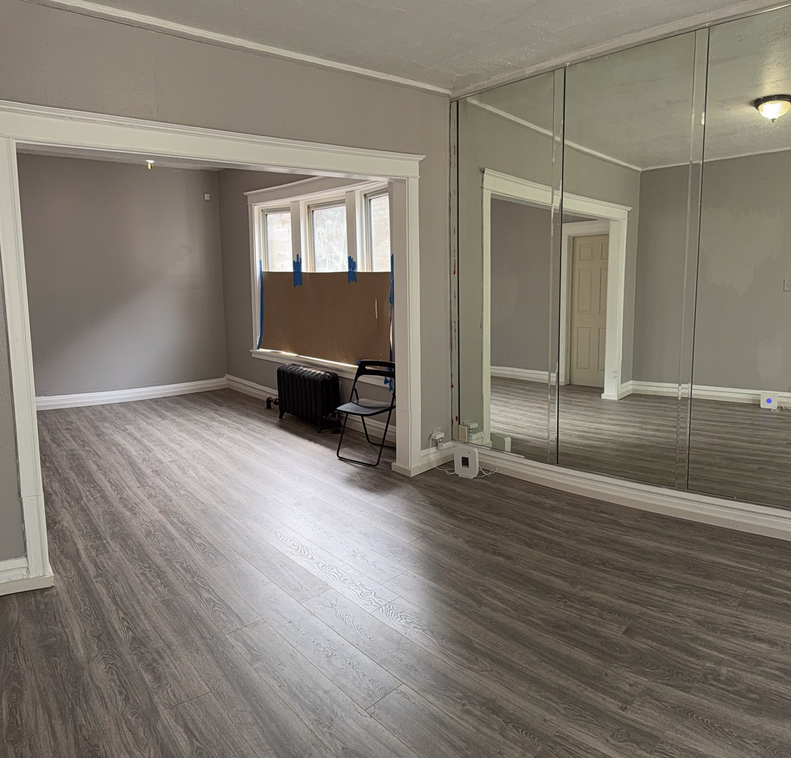 7621 S Saint Lawrence Avenue Property Photo 3