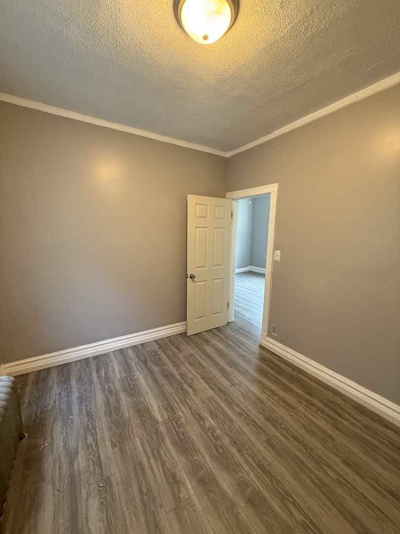 7621 S Saint Lawrence Avenue Property Photo 8