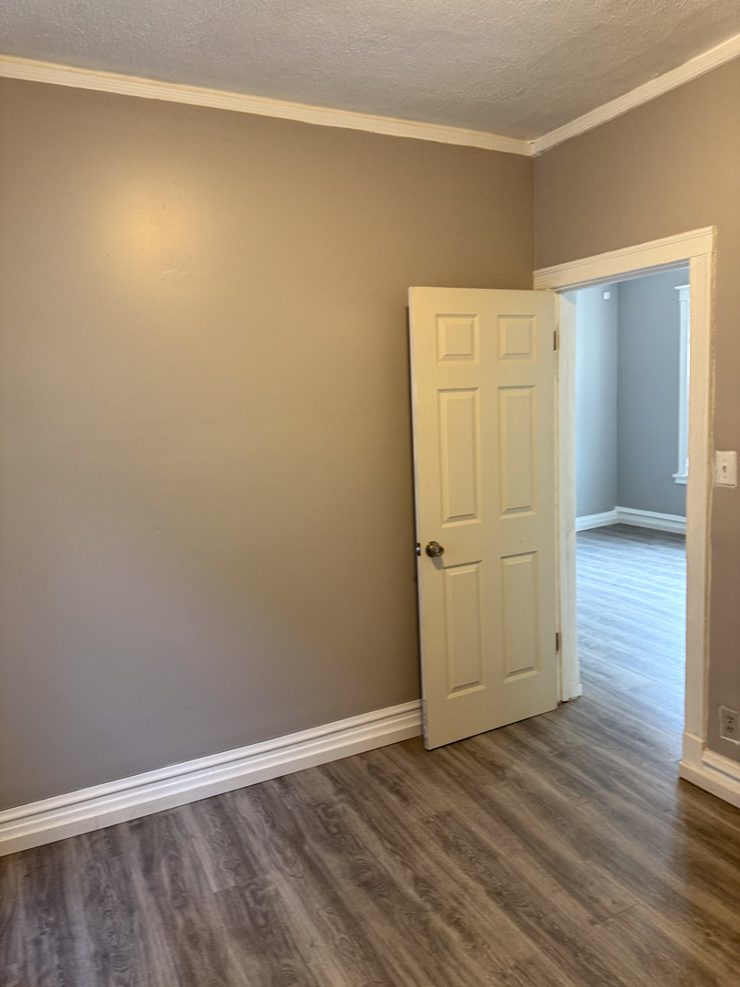 7621 S Saint Lawrence Avenue Property Photo 10