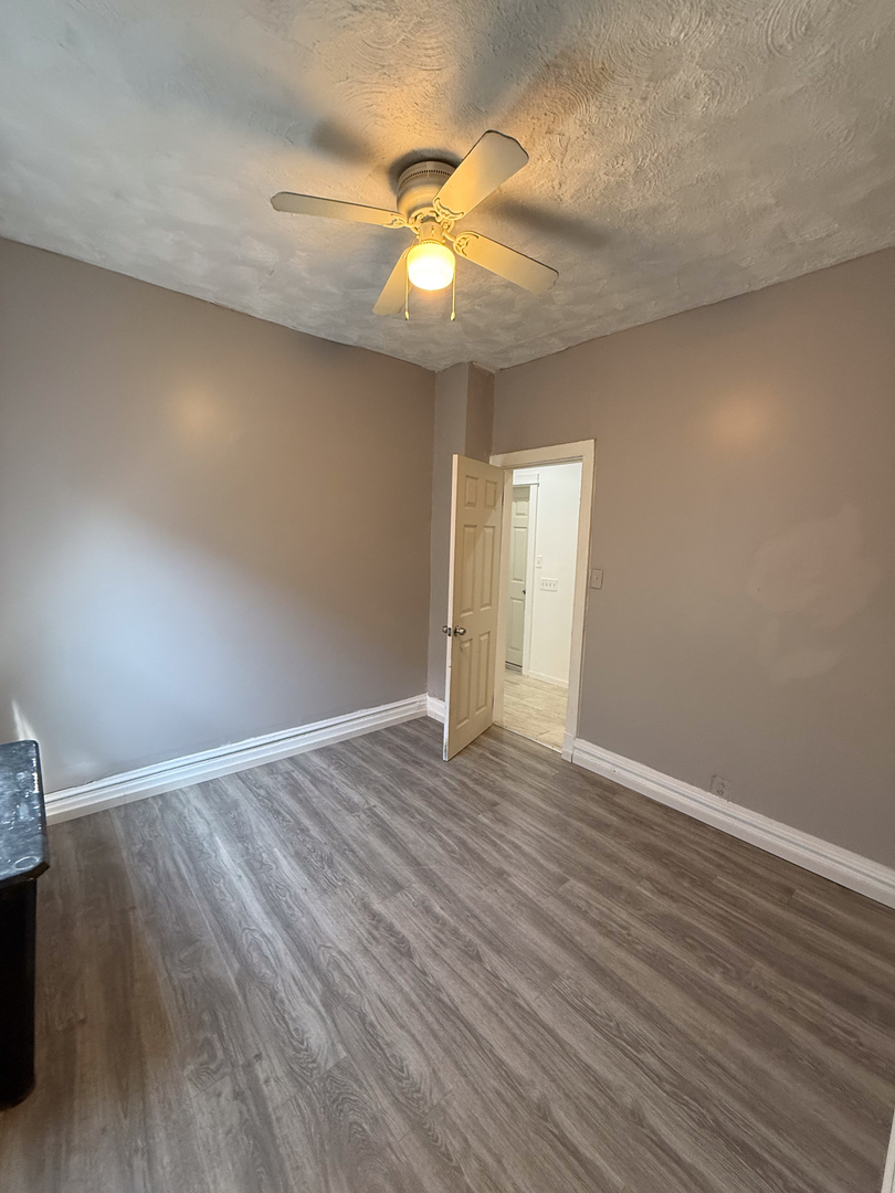 7621 S Saint Lawrence Avenue Property Photo 12