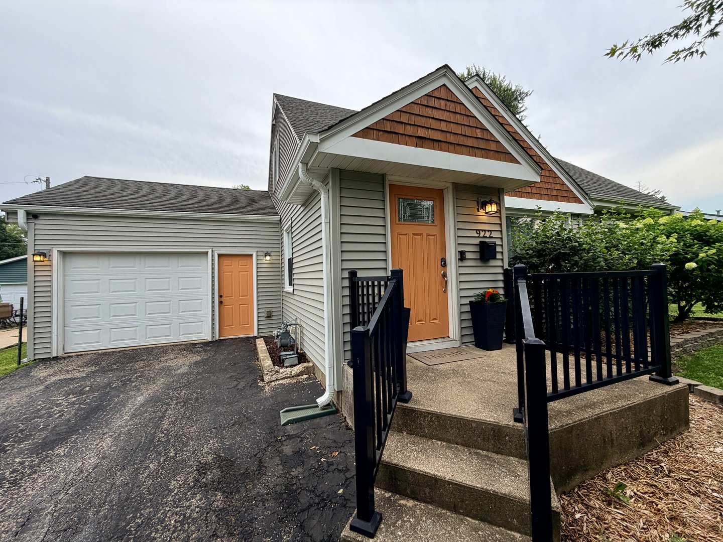 922 Cornell Street Property Photo 4