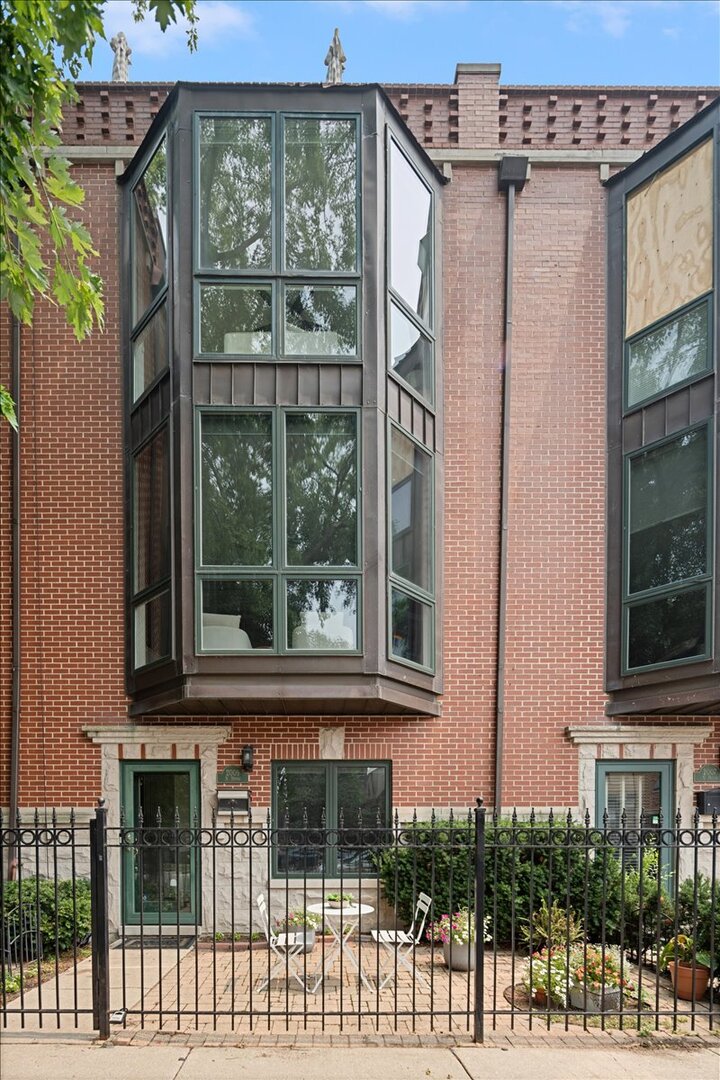 2009 N Hoyne Avenue Property Photo 1