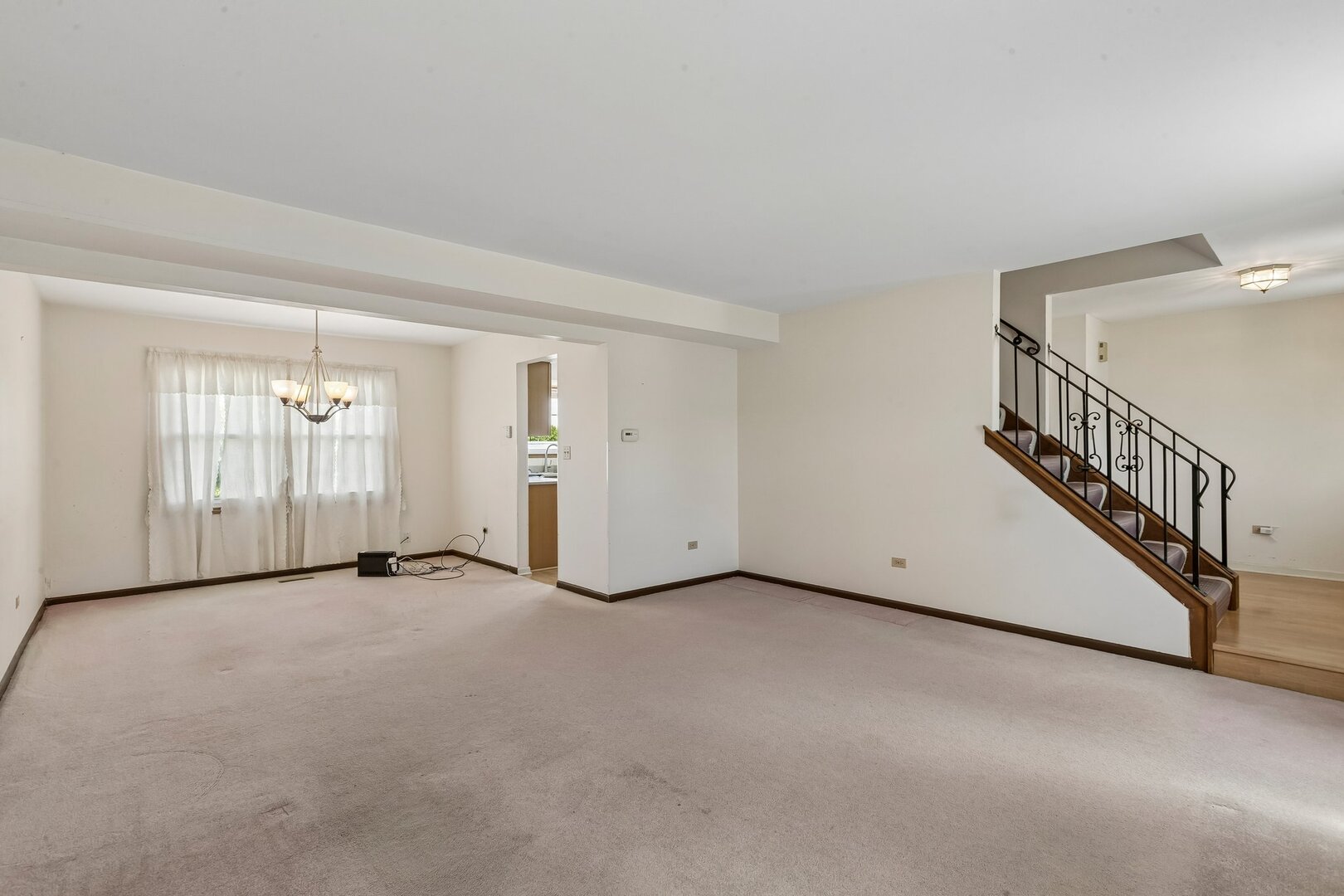 1105 E Point Drive Property Photo 4