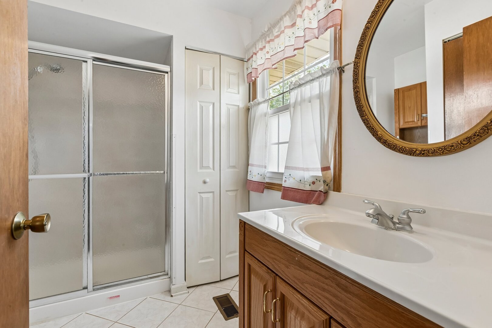 1105 E Point Drive Property Photo 15