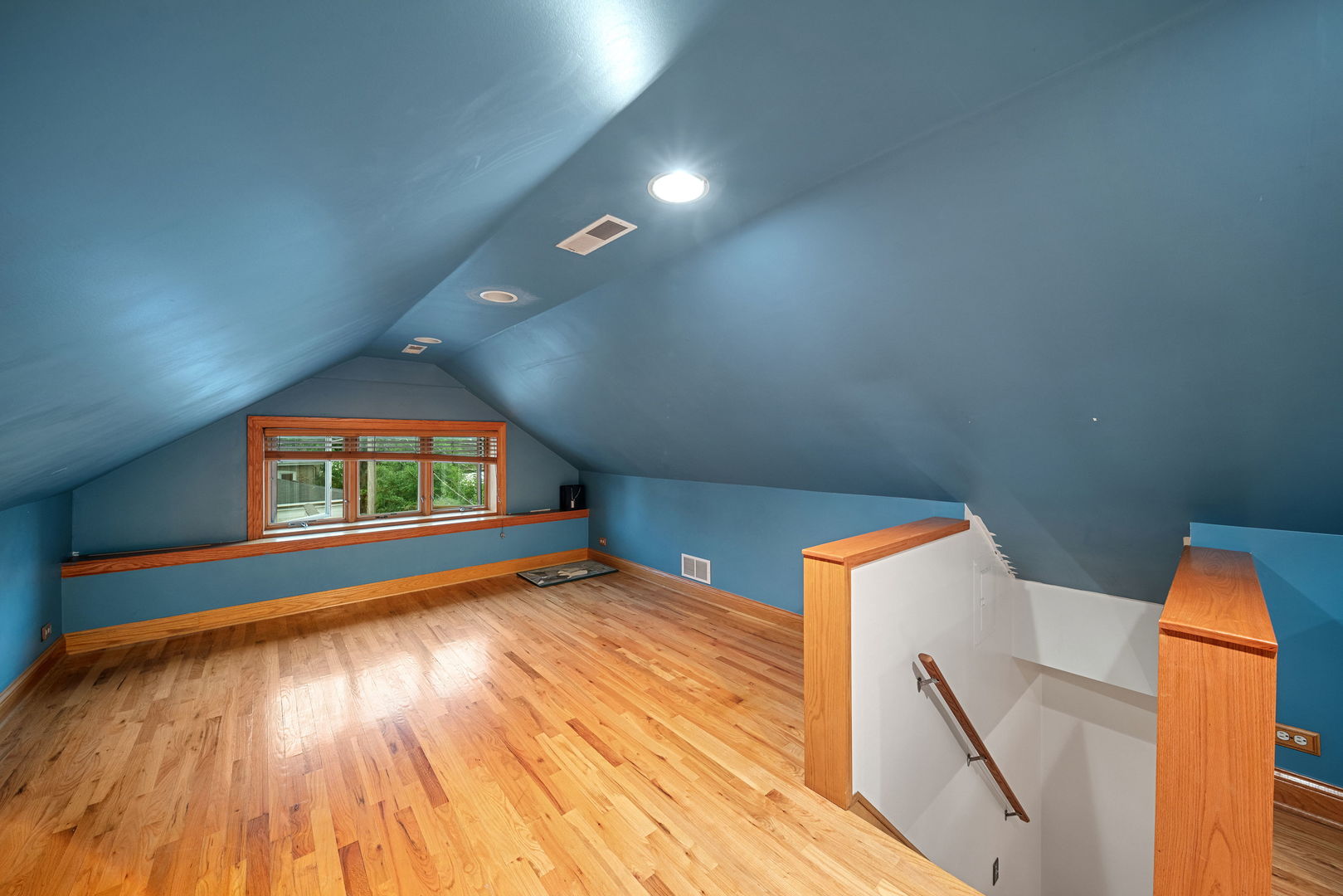 2617 W Lunt Avenue Property Photo 16