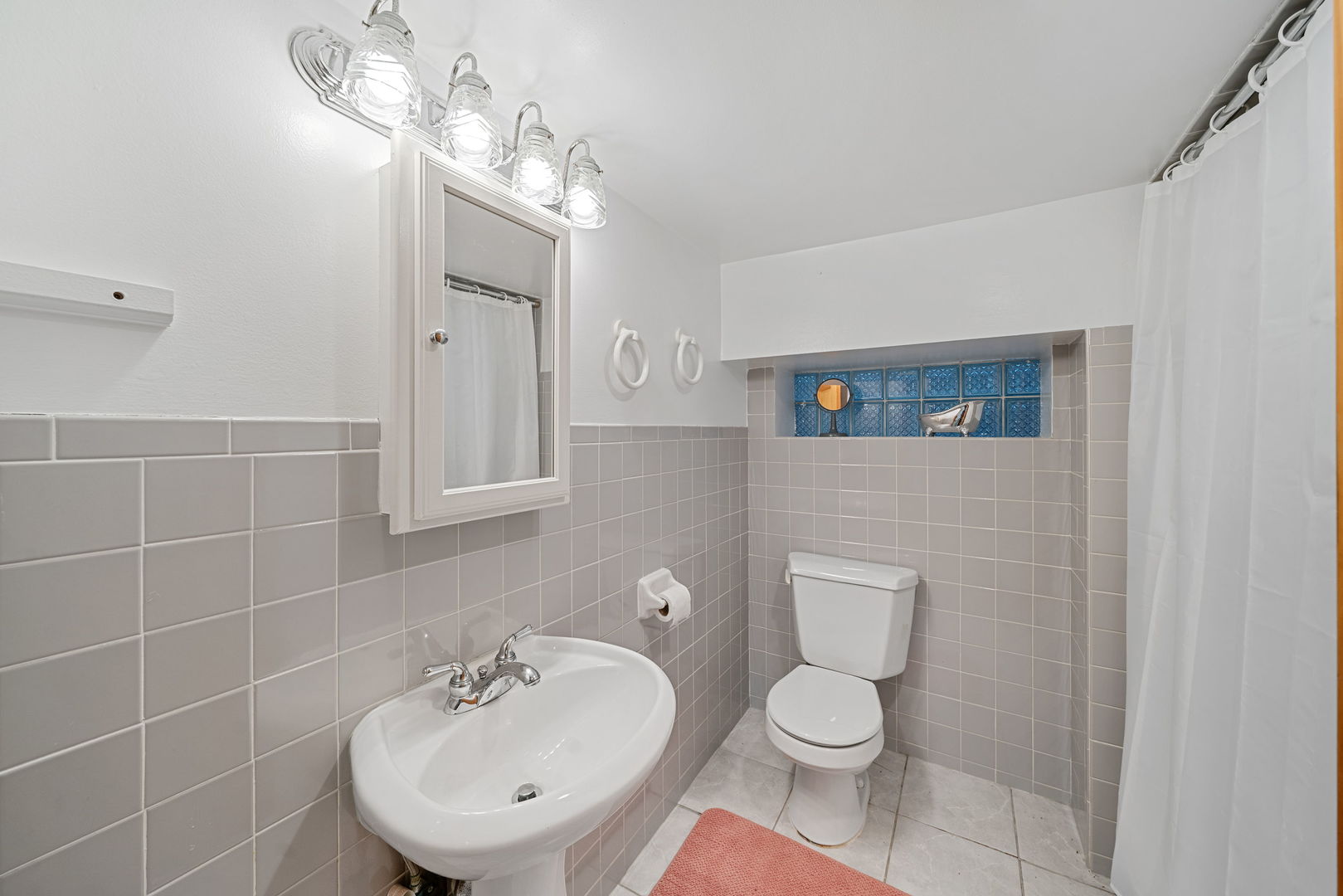 2617 W Lunt Avenue Property Photo 22