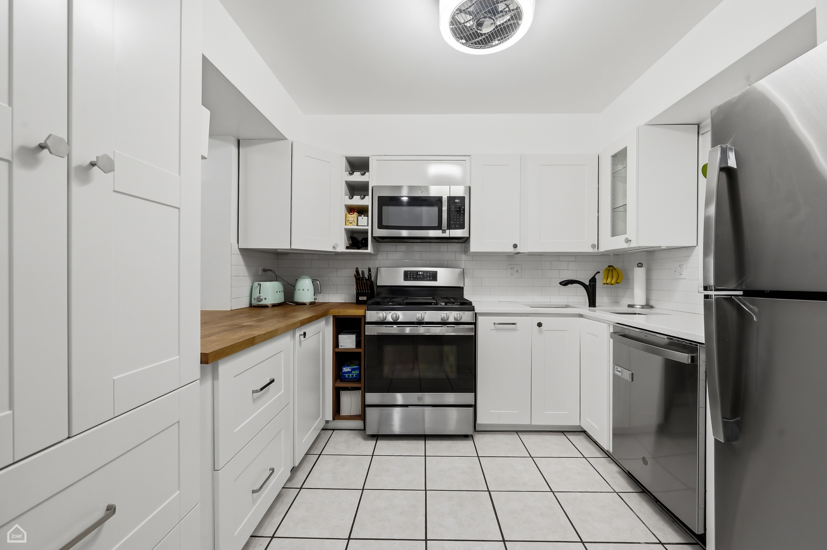 2659 N Wayne Avenue B Property Photo 8