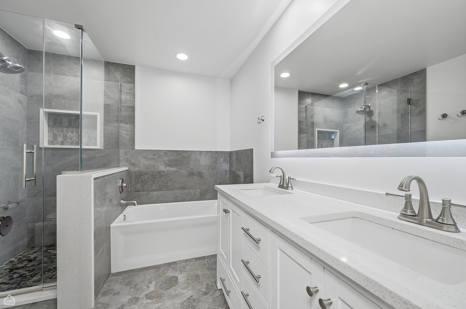 2659 N Wayne Avenue B Property Photo 11
