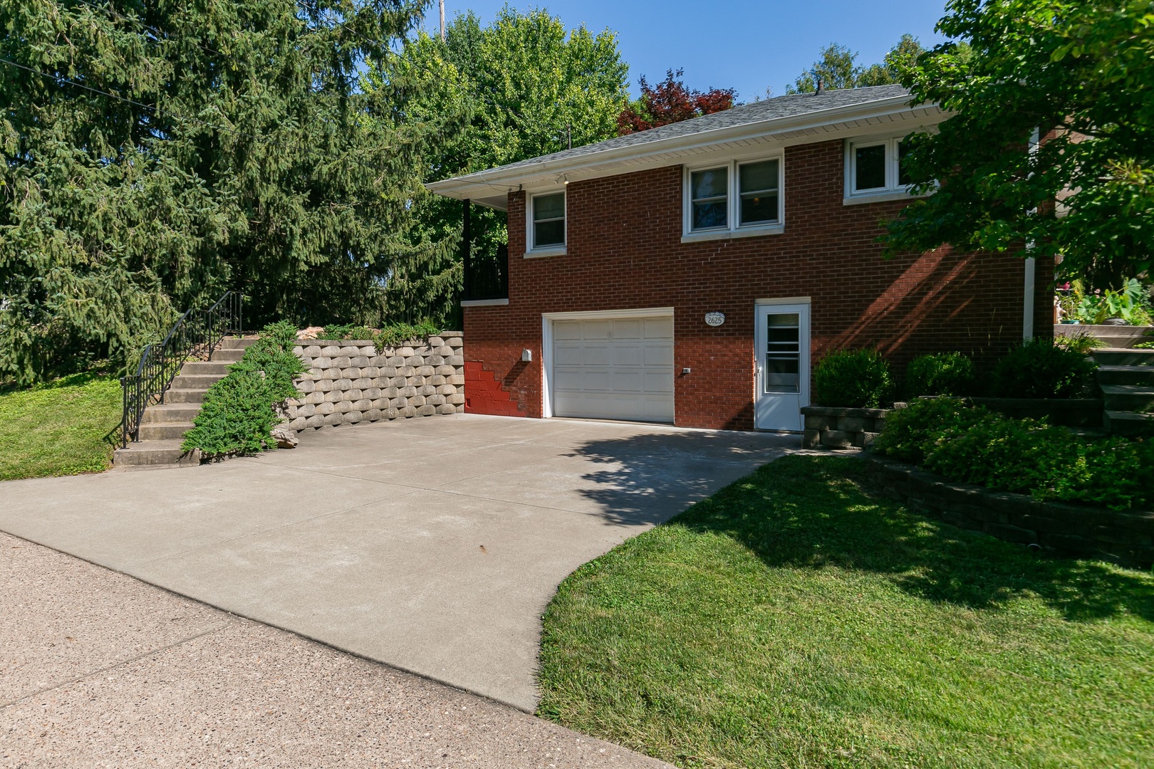 2625 24th Street Property Photo 5
