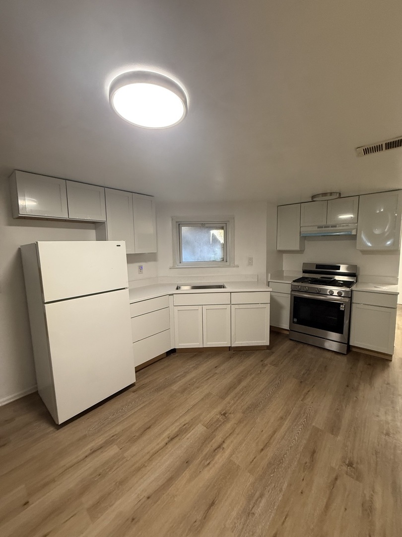 6429 N Claremont Avenue G Property Photo 2