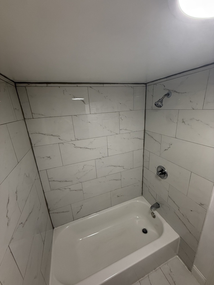 6429 N Claremont Avenue G Property Photo 3