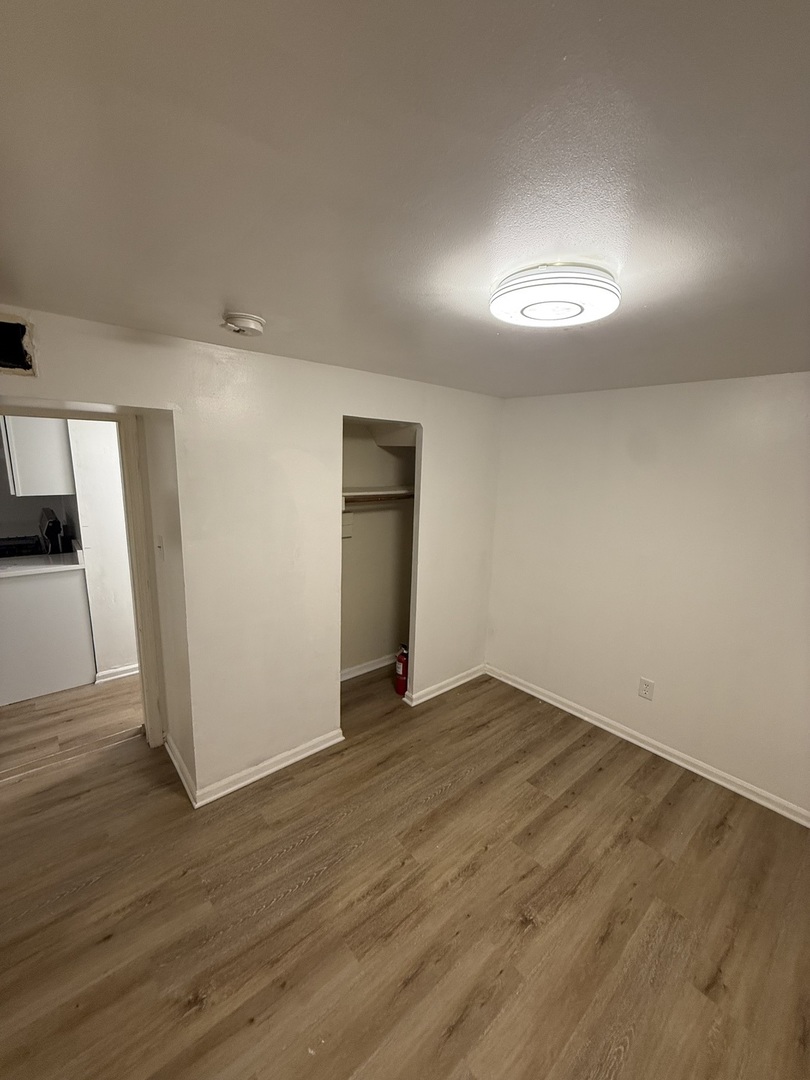 6429 N Claremont Avenue G Property Photo 6