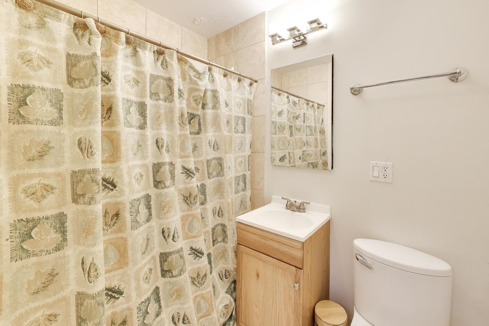 2930 N Sheridan Road 702 Property Photo 13