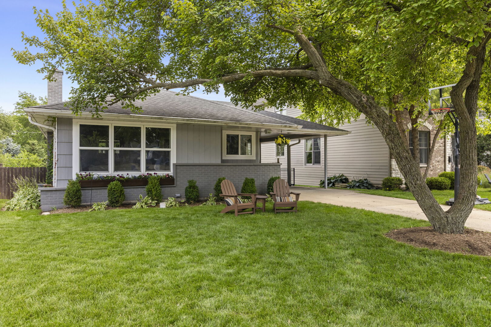 417 DAWN Avenue Property Photo 1