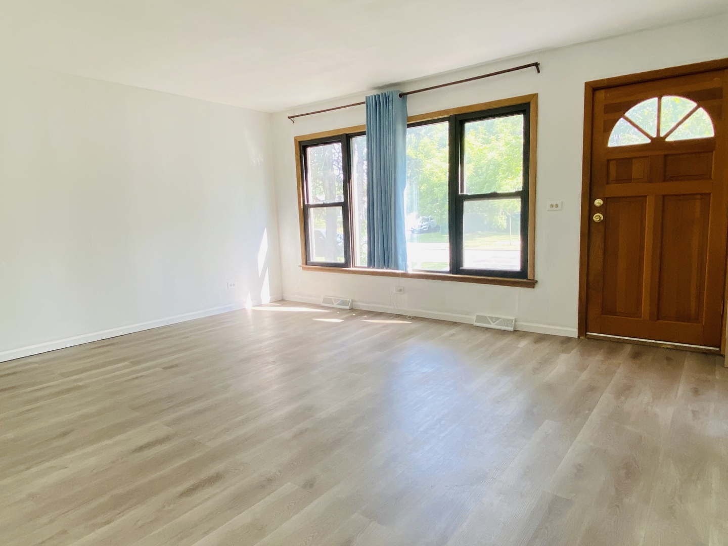 1508 W Palm Drive Property Photo 2
