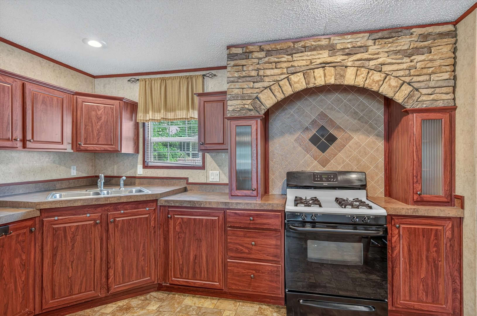 84 Brenner Court Property Photo 4