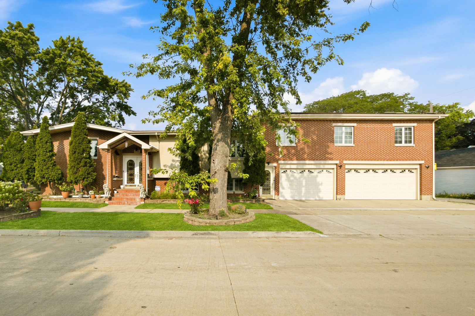 5900 Crain Street Property Photo 1