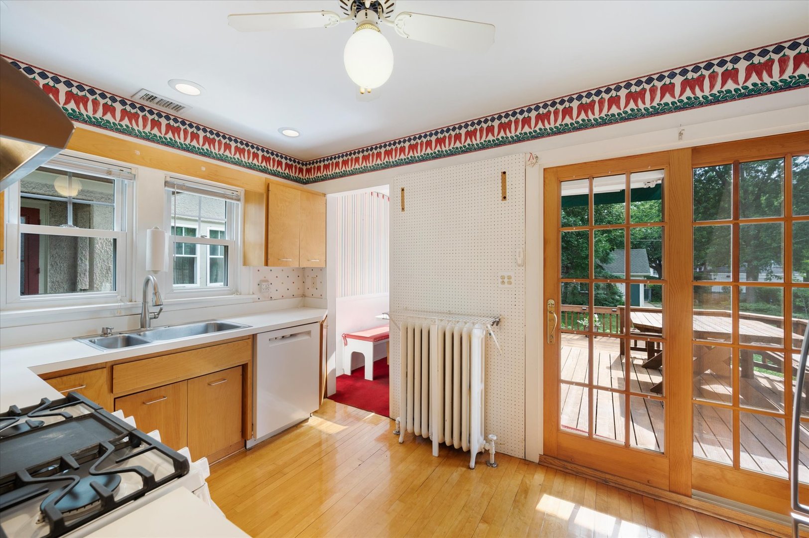 836 N Grove Avenue Property Photo 13