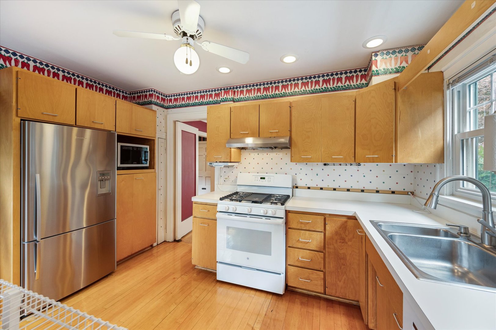 836 N Grove Avenue Property Photo 14