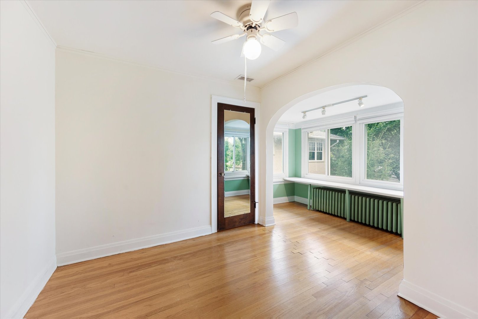 836 N Grove Avenue Property Photo 22
