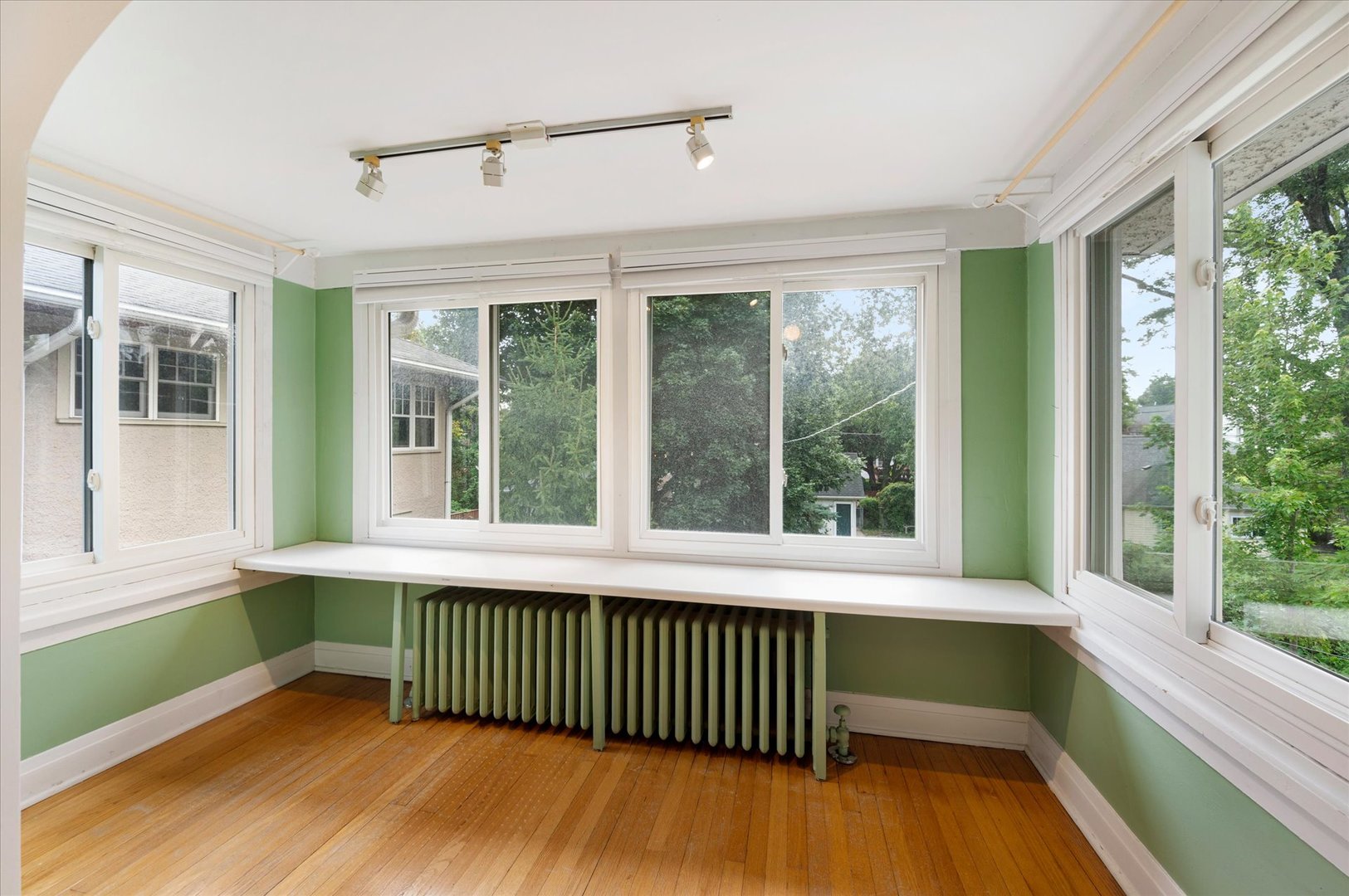 836 N Grove Avenue Property Photo 23