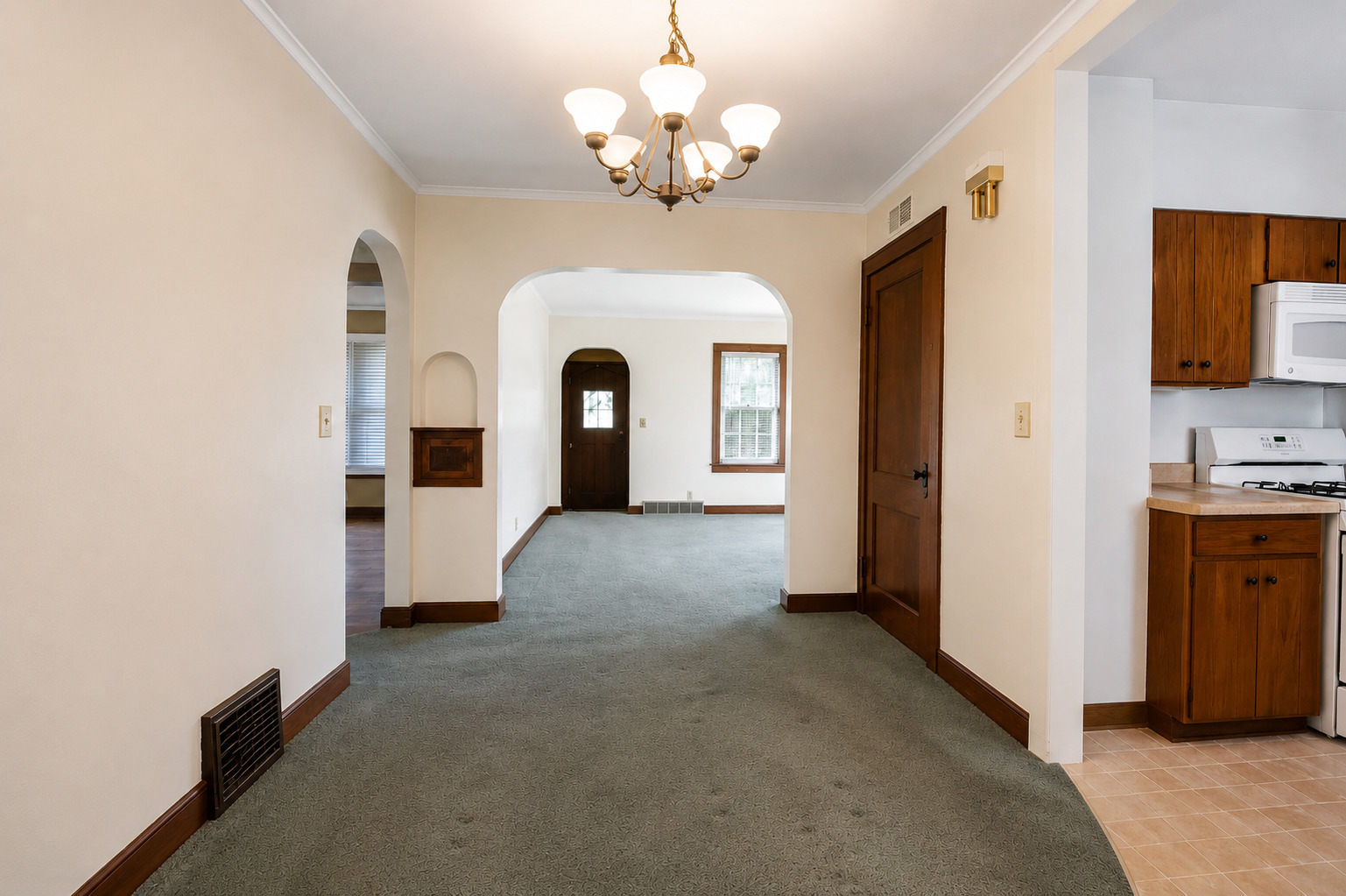 1705 W 2nd Street Property Photo 6