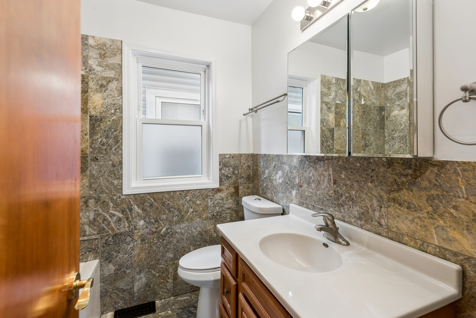 3526 N Overhill Avenue Property Photo 9