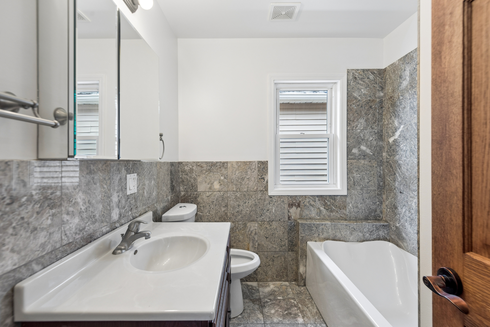 3526 N Overhill Avenue Property Photo 20