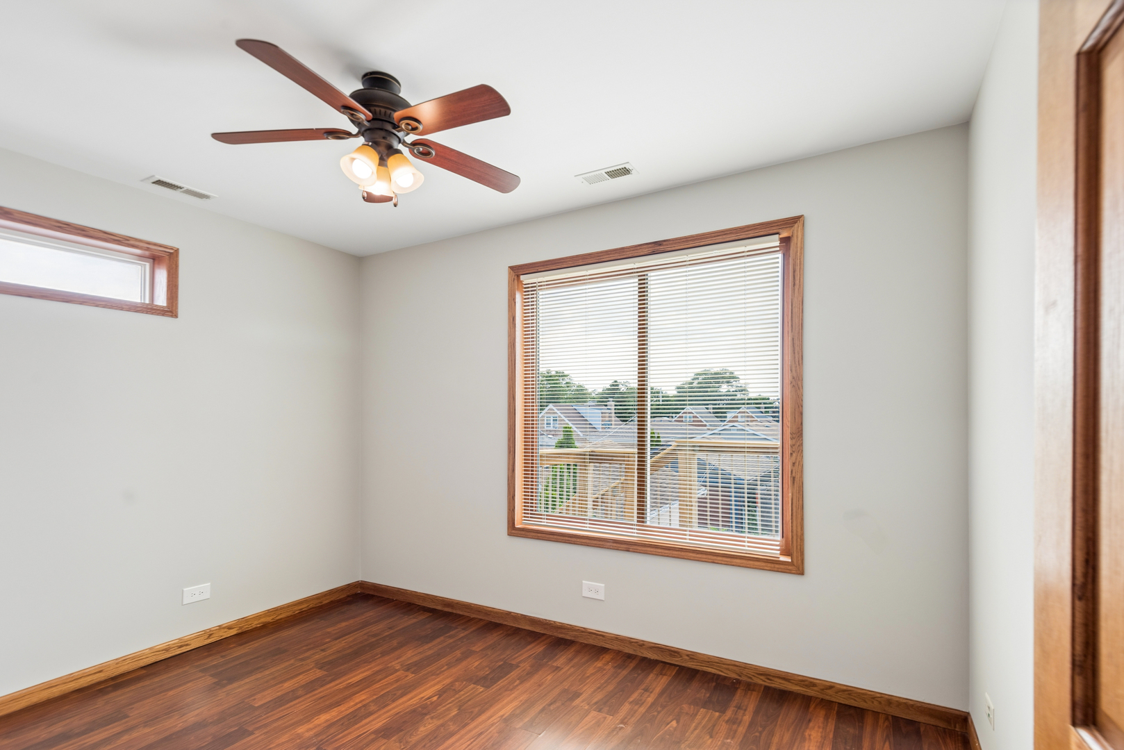 3526 N Overhill Avenue Property Photo 25