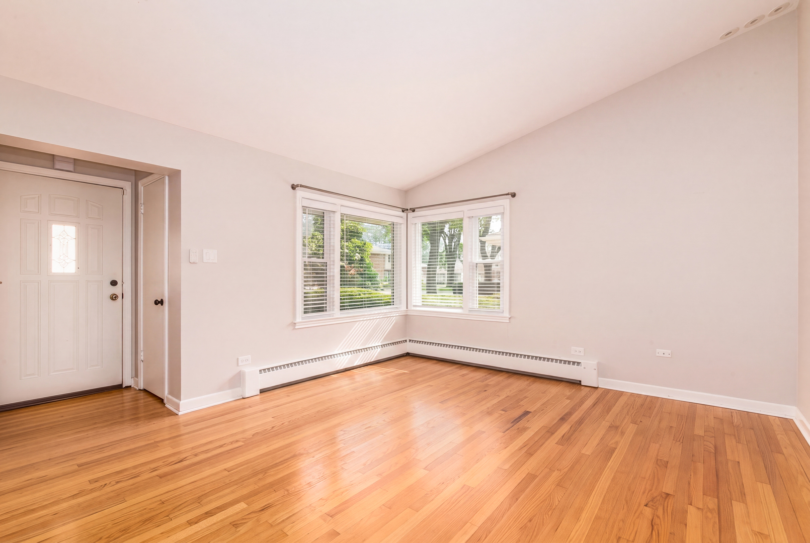 112 N Broadway Avenue Property Photo 4