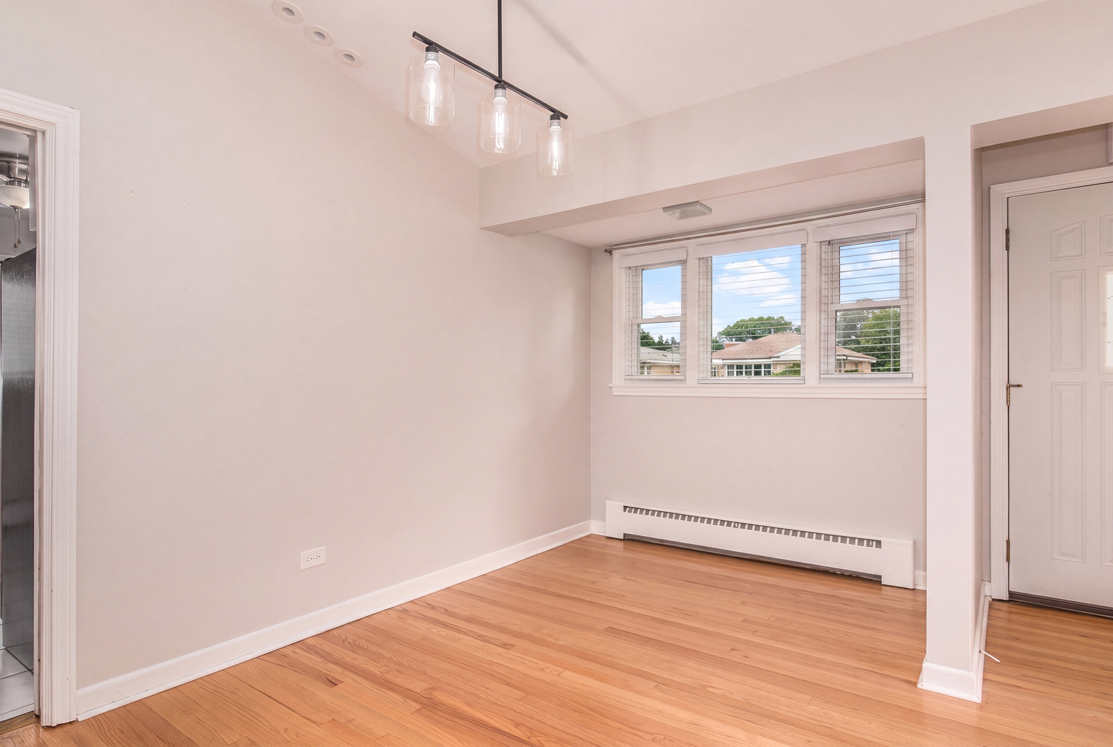 112 N Broadway Avenue Property Photo 6