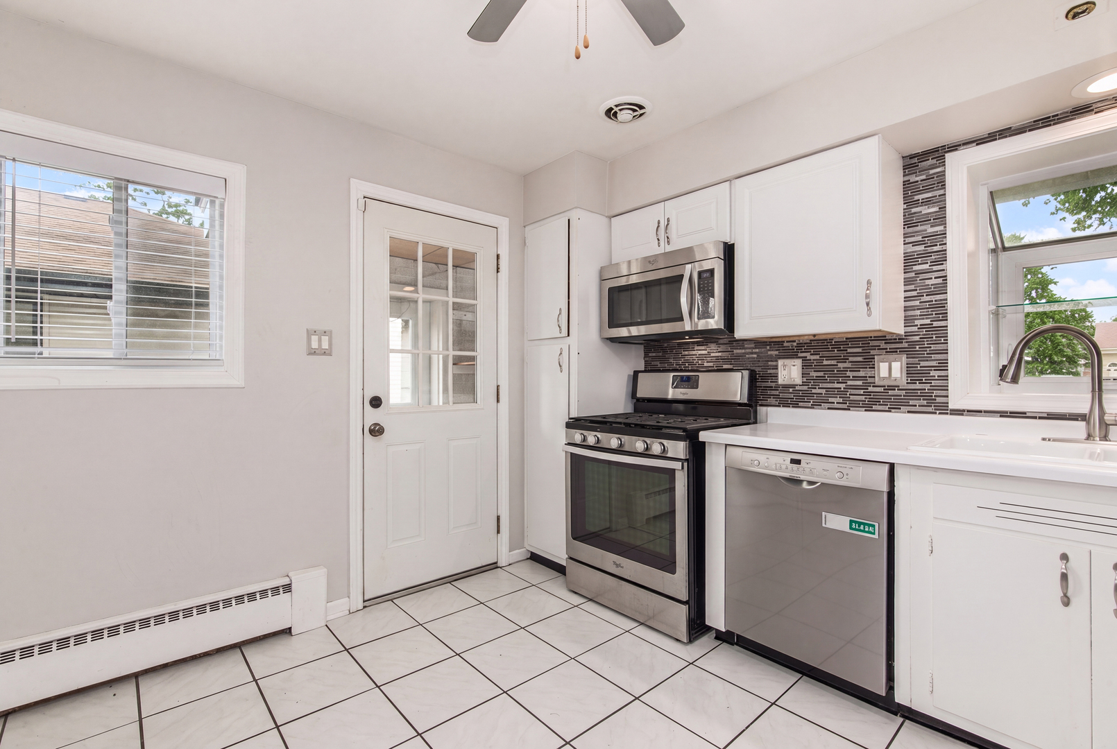 112 N Broadway Avenue Property Photo 8