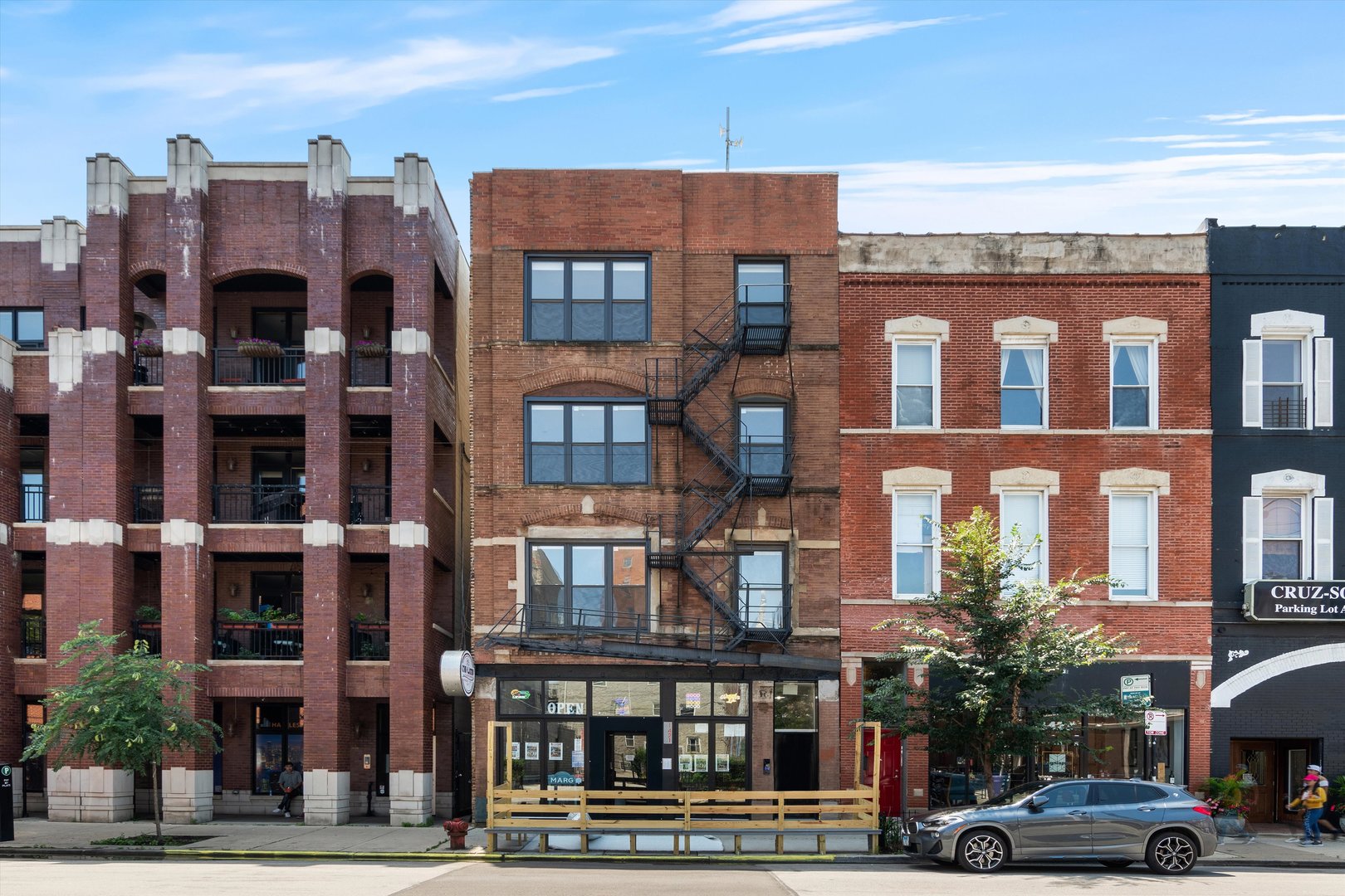 1421 W Chicago Avenue Property Photo 1